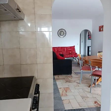 Oura Li Apartment *